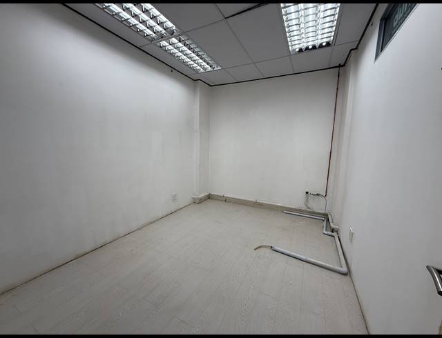 120M² OFFICE TO LET IN MILPARK